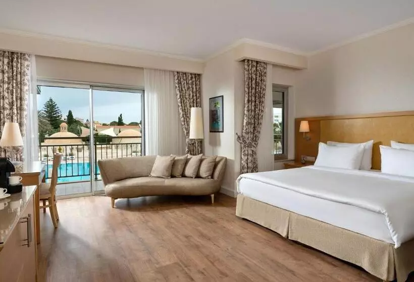 プールビュージュニアスイート, Radisson Blu Resort & Spa Cesme