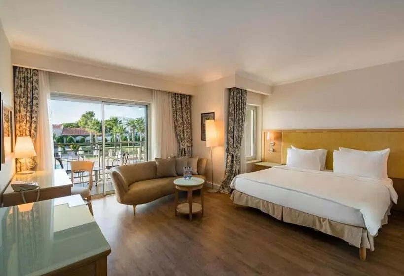 プールビュージュニアスイート, Radisson Blu Resort & Spa Cesme