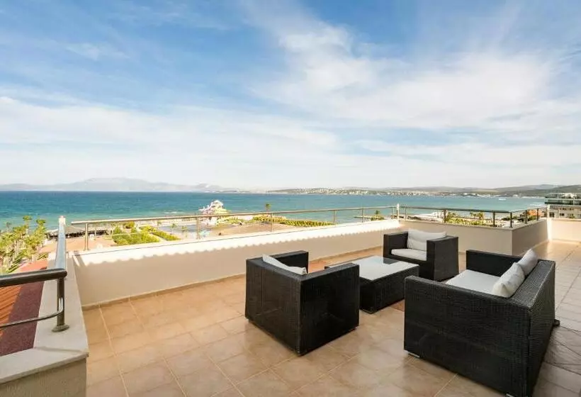 キングサイズベッドのスイートルーム, Radisson Blu Resort & Spa Cesme