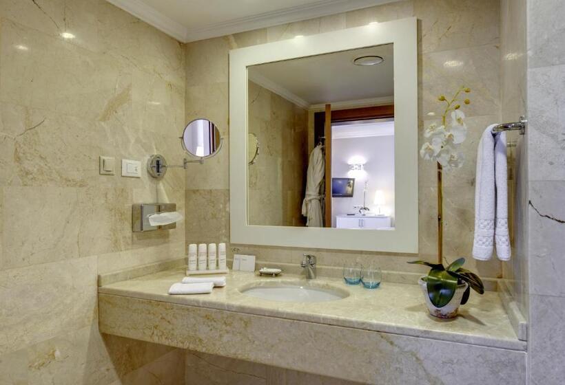 Люкс Вид на Море, Radisson Blu Resort & Spa Cesme