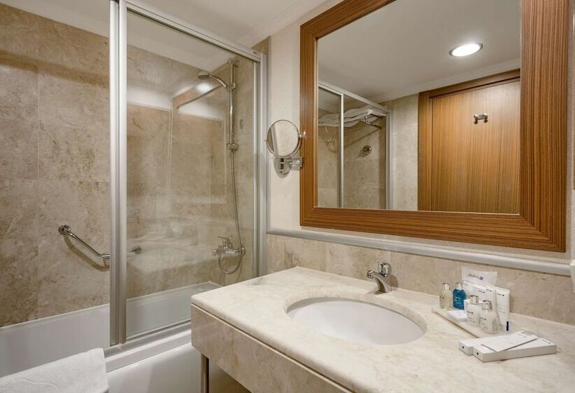 Полулюкс Вид на Бассейн, Radisson Blu Resort & Spa Cesme