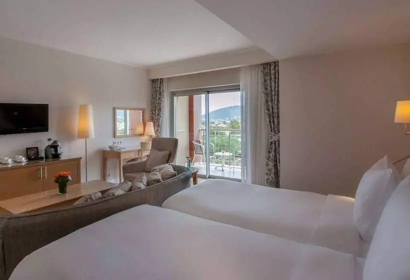 プールビュージュニアスイート, Radisson Blu Resort & Spa Cesme