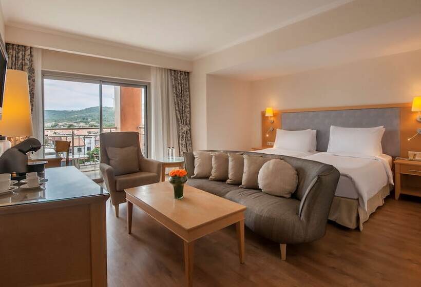 Полулюкс Вид на Бассейн, Radisson Blu Resort & Spa Cesme