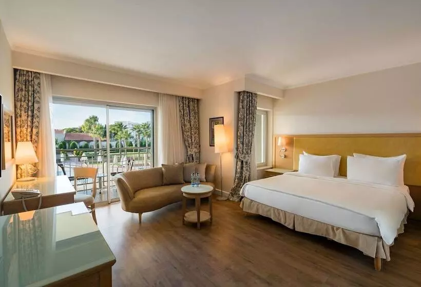 プールビュージュニアスイート, Radisson Blu Resort & Spa Cesme