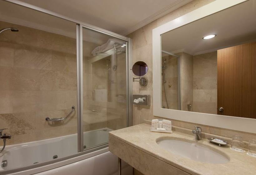 Номер Premium Вид на Бассейн, Radisson Blu Resort & Spa Cesme