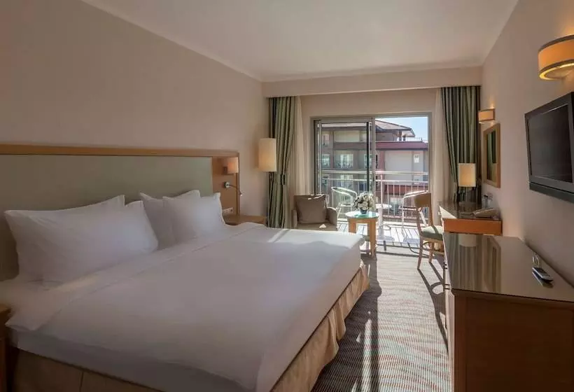 プールビューのプレミアムルーム, Radisson Blu Resort & Spa Cesme