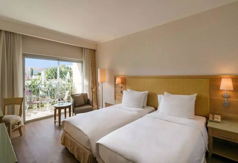 プールビューのプレミアムルーム, Radisson Blu Resort & Spa Cesme