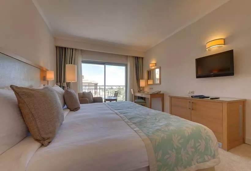 プールビューのプレミアムルーム, Radisson Blu Resort & Spa Cesme