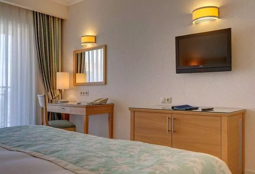 プールビューのプレミアムルーム, Radisson Blu Resort & Spa Cesme