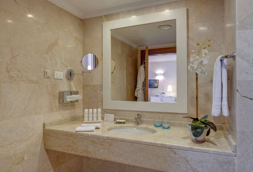 Номер Premium Боковой Вид на Море, Radisson Blu Resort & Spa Cesme