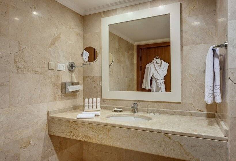 Superior suite with pool view, Radisson Blu Resort & Spa Cesme