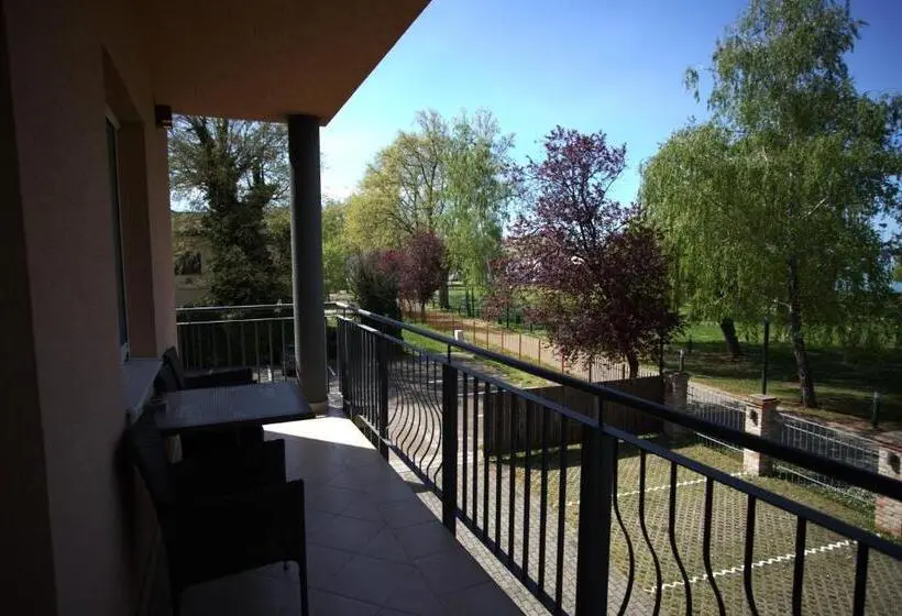 Superior room with lake view, La Riva