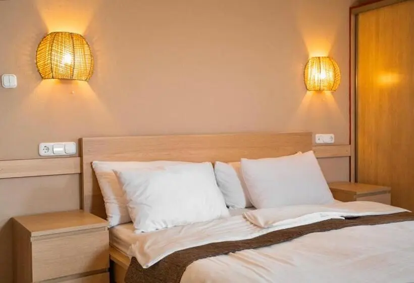 اتاق استاندارد چهار تخته, La Riva