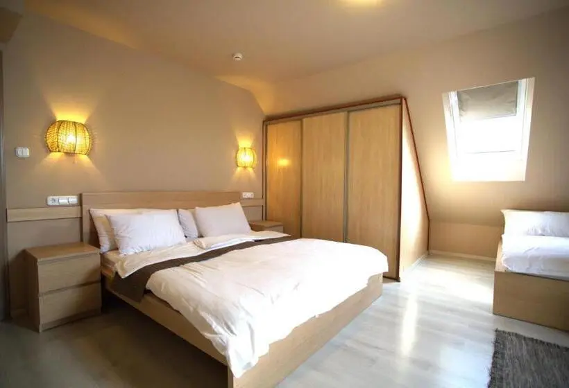 اتاق استاندارد چهار تخته, La Riva
