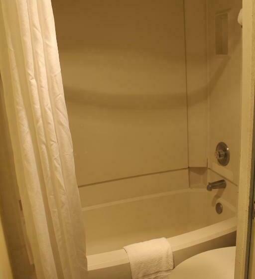 Номер Deluxe, Wyatt Earp