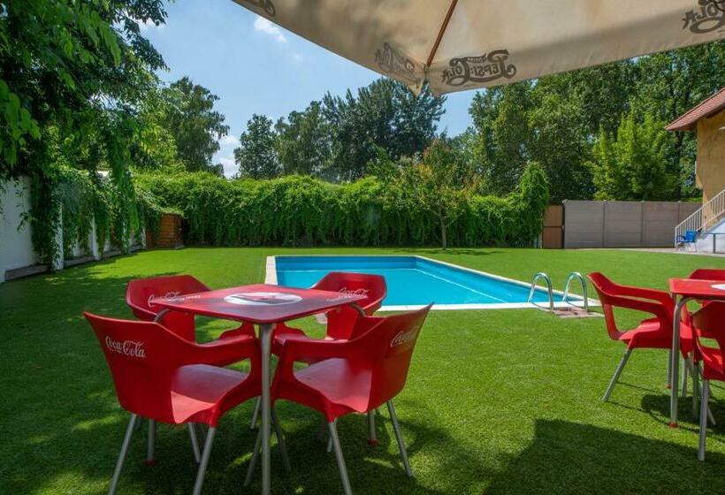 Семейный Номер, Hullam Rooms Siofok