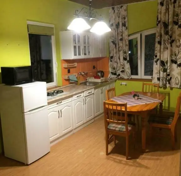 Perhehuone, Hullam Rooms Siofok