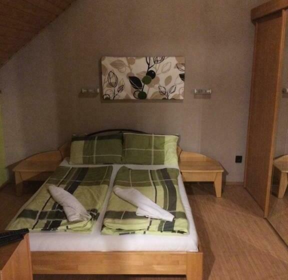 Семейный Номер, Hullam Rooms Siofok