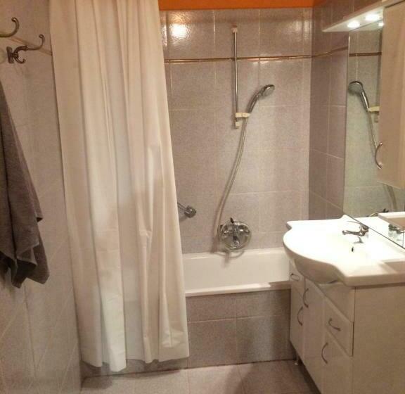 Семейный Номер, Hullam Rooms Siofok