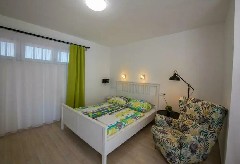 Standard-huone, Hullam Rooms Siofok