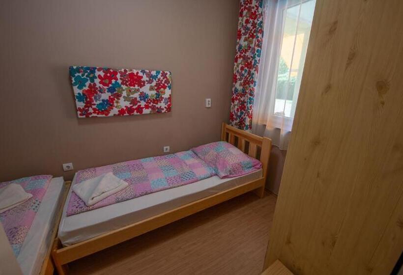 Семейный Номер, Hullam Rooms Siofok