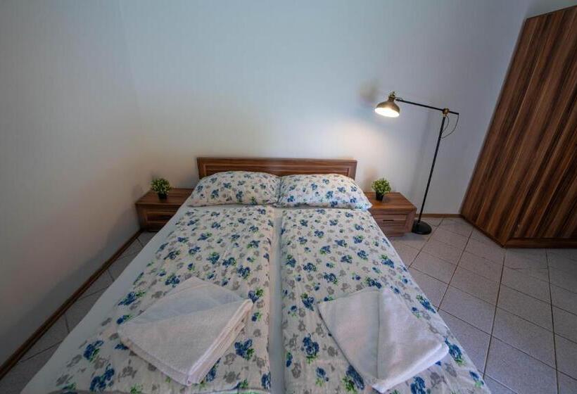 Семейный Номер, Hullam Rooms Siofok