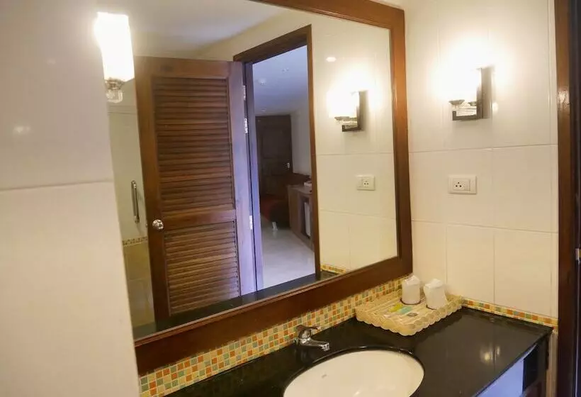 اتاق استاندارد سه تخته با چشم‌انداز استخر, Baan Yuree Resort & Spa   Sha Plus
