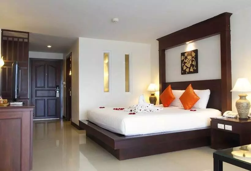 اتاق لوکس با چشم‌انداز استخر, Baan Yuree Resort & Spa   Sha Plus