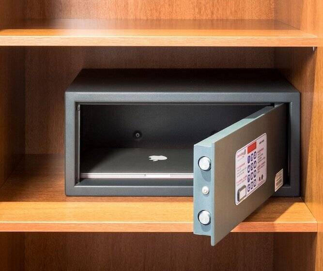 اتاق راحتی, Carmen