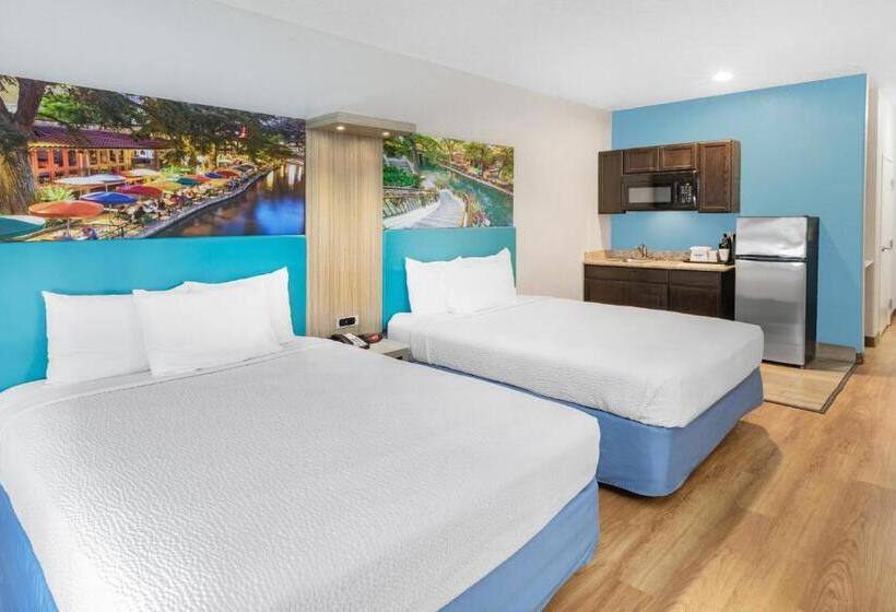 Номер Стандарт, Days Inn & Suites By Wyndham San Antonio Near Frost Bank Center