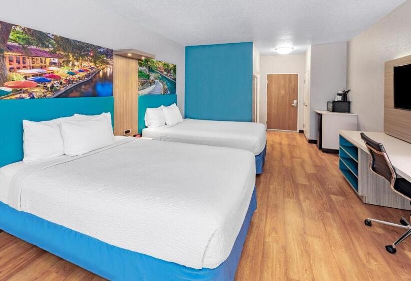 Номер Стандарт, Days Inn & Suites By Wyndham San Antonio Near Frost Bank Center