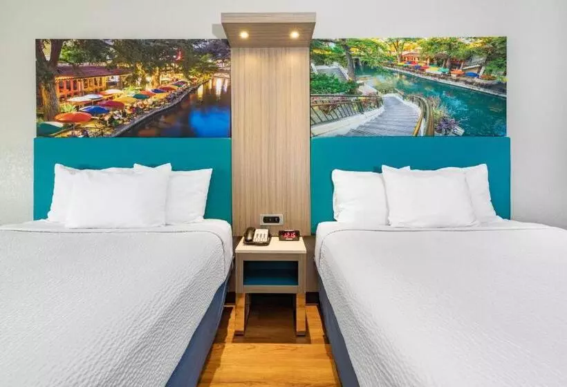 スタンダードルーム, Days Inn & Suites By Wyndham San Antonio Near Frost Bank Center