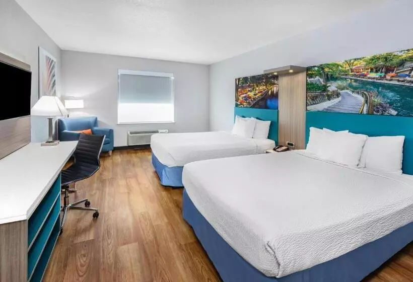 スタンダードルーム, Days Inn & Suites By Wyndham San Antonio Near Frost Bank Center