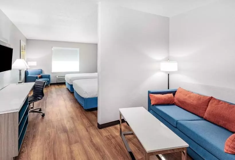 スタンダードスタジオ, Days Inn & Suites By Wyndham San Antonio Near Frost Bank Center