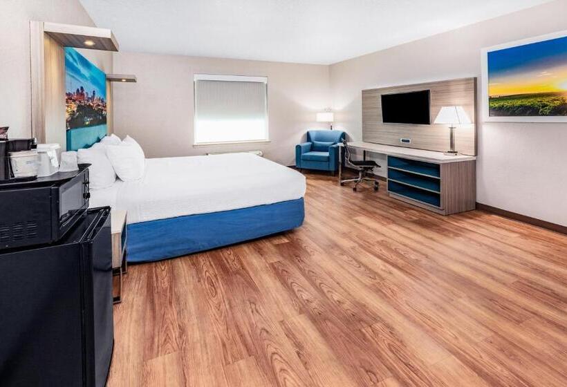 Номер Стандарт Кровать Кинг Адаптированный для Инвалидов, Days Inn & Suites By Wyndham San Antonio Near Frost Bank Center