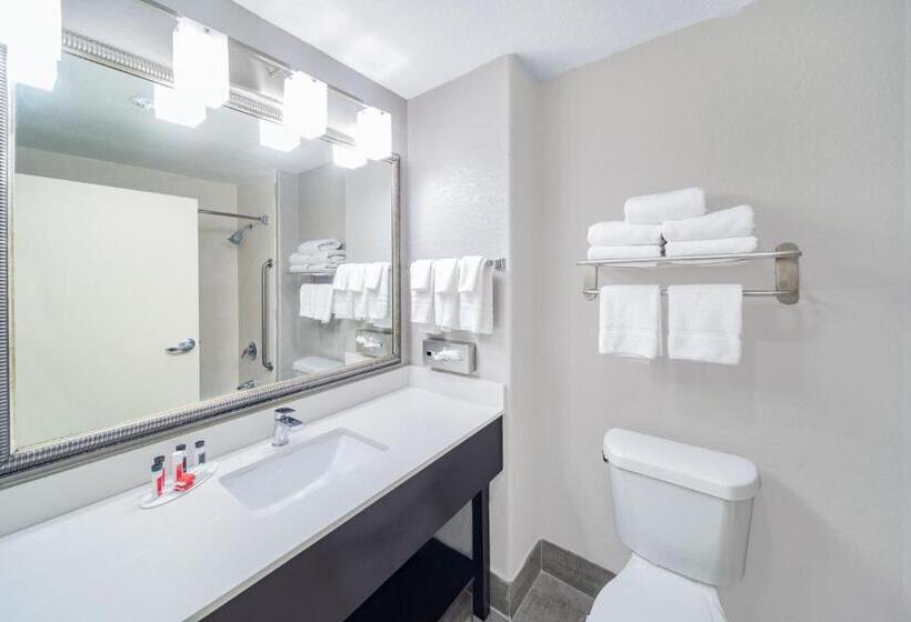 Люкс 2 Спальни, Days Inn & Suites By Wyndham San Antonio Near Frost Bank Center