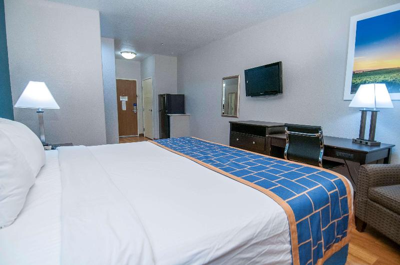 Стандартный Номер Кровать Кинг, Days Inn & Suites By Wyndham San Antonio Near Frost Bank Center