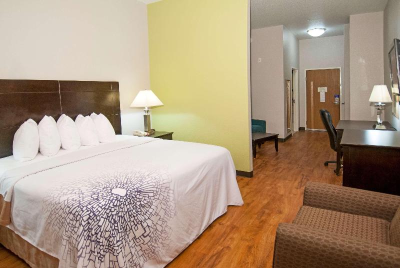 Стандартный Номер Кровать Кинг, Days Inn & Suites By Wyndham San Antonio Near Frost Bank Center