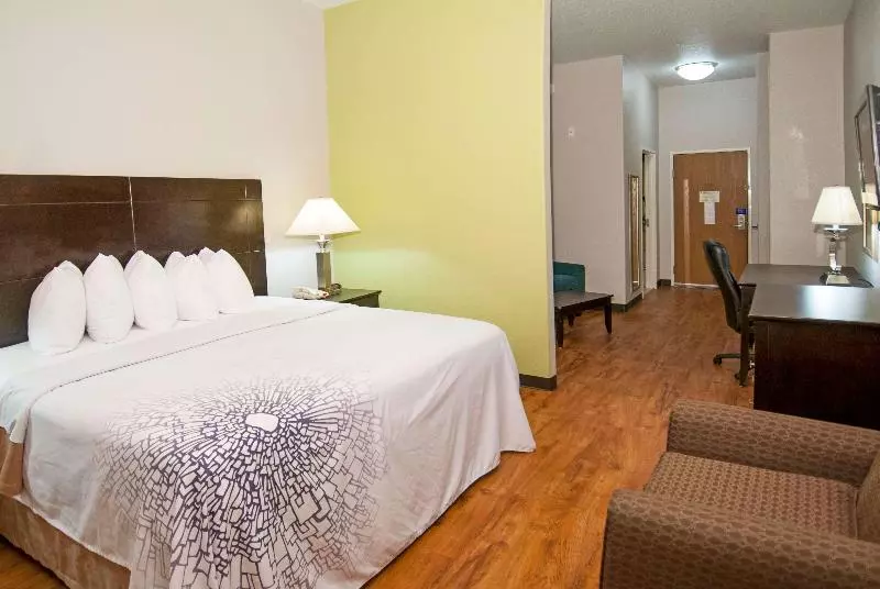 ２ベッドスイートルーム, Days Inn & Suites By Wyndham San Antonio Near Frost Bank Center