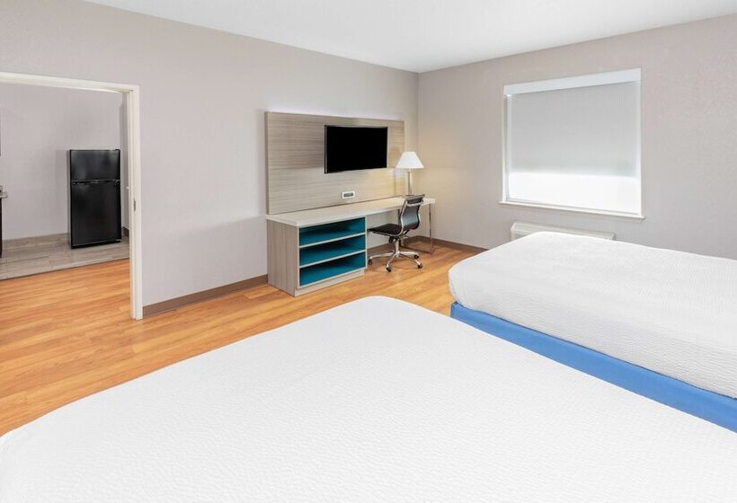 Люкс 2 Спальни, Days Inn & Suites By Wyndham San Antonio Near Frost Bank Center