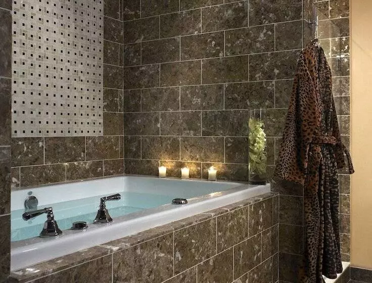 スイート, Kimpton Hotel Monaco Baltimore Inner Harbor, An Ihg