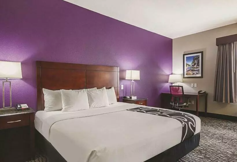 キングサイズベッドのデラックスルーム, La Quinta By Wyndham Fresno Northwest