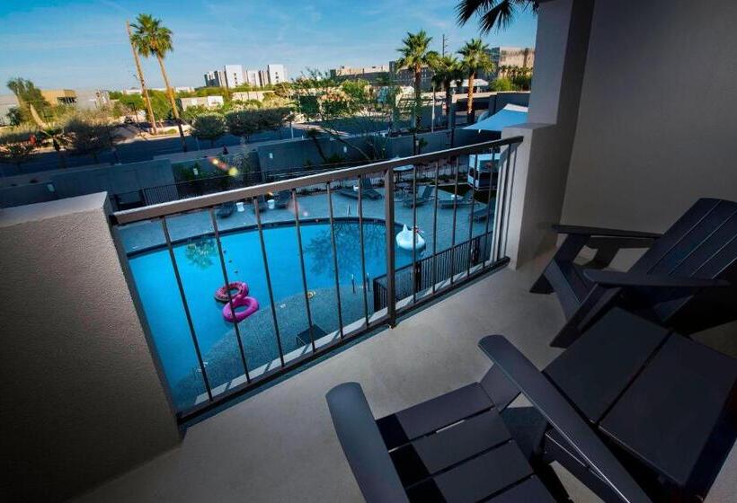 스탠다드 스튜디오 킹침대, Moxy Phoenix Tempe/asu Area
