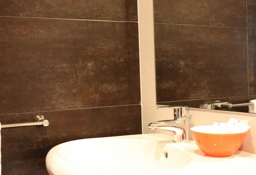 标准单人间, Pontes Do Eume