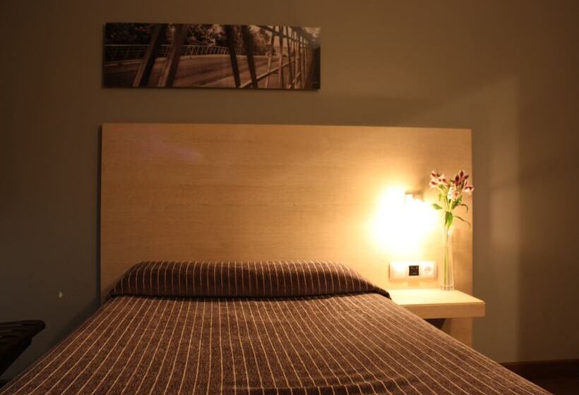 标准单人间, Pontes Do Eume