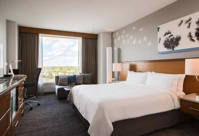 Club Room King Bed, Renaissance Schaumburg Convention Center