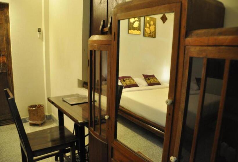 חדר סטנדרט, Ruean Thai