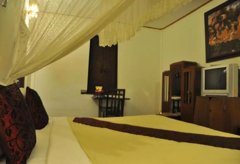 Quarto superior, Ruean Thai