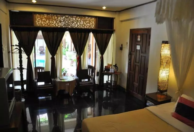 Quarto superior, Ruean Thai