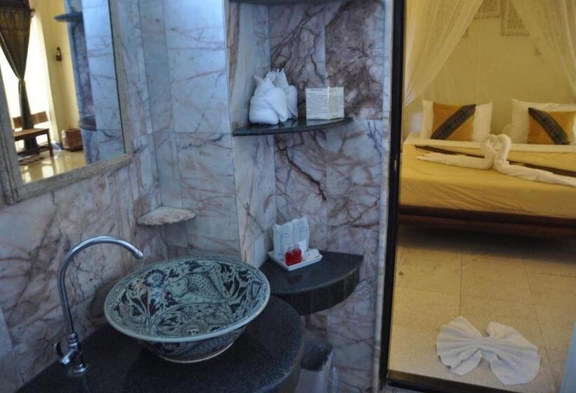 חדר סופריור, Ruean Thai